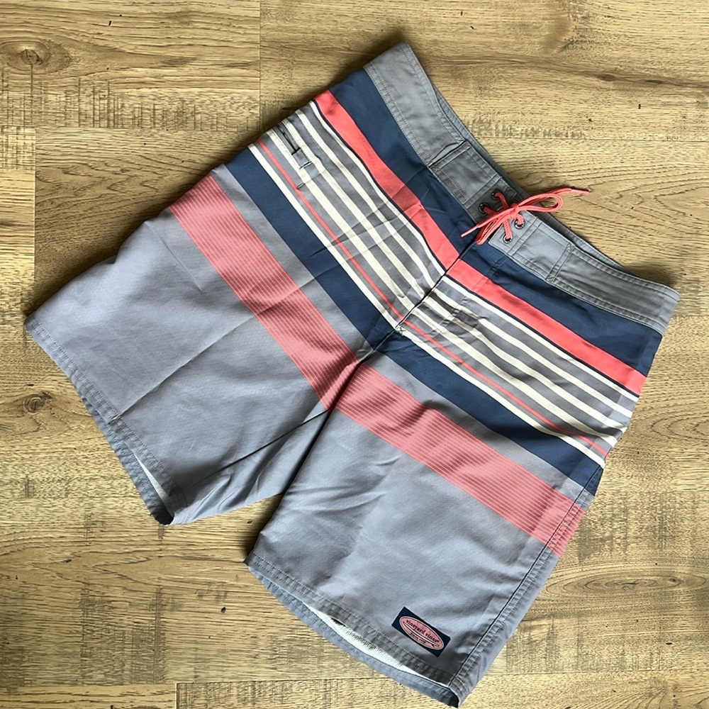 Men’s Vineyard Vines size 32 9” Boardshorts